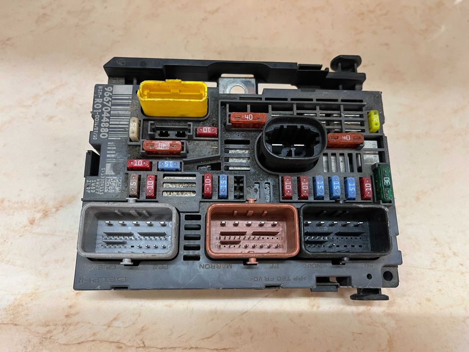 Бушонно табло Бушониера BSM R01-00 БСМ Р01-00 Peugeot 3008 Citroen C5