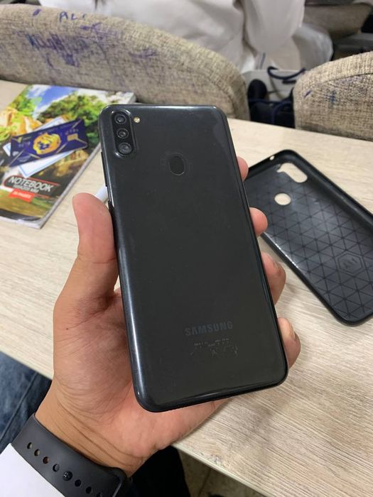 Samsung A 11 holati ideal