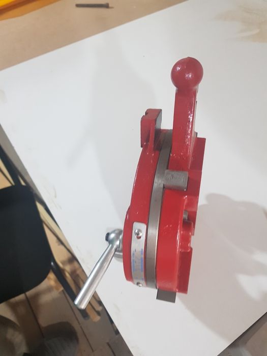 Зажим для резцов резьбонарезного станка