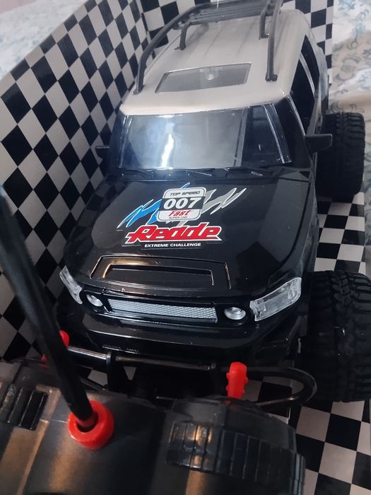 Автомобиль Джип на пульте