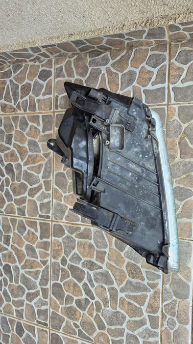 Vând faruri ford focus