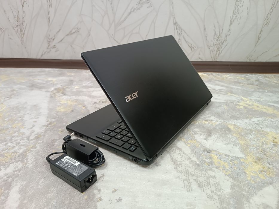 Ноутбук ACER i3 / 1000Гб Windows 10.