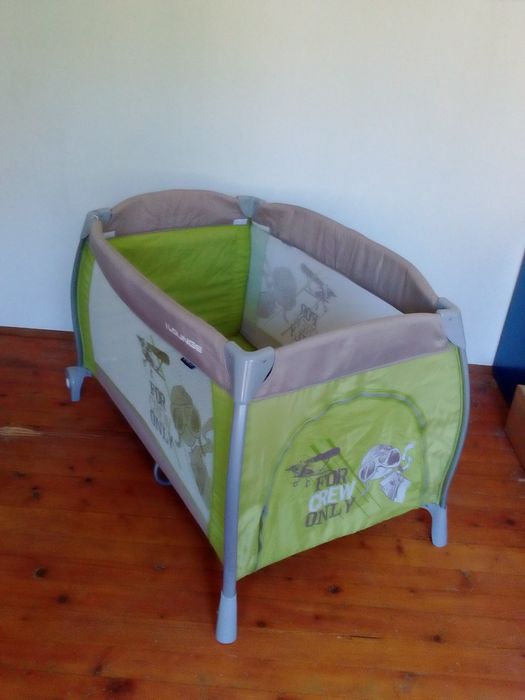 Продавам сгобяващо се детско креватче
