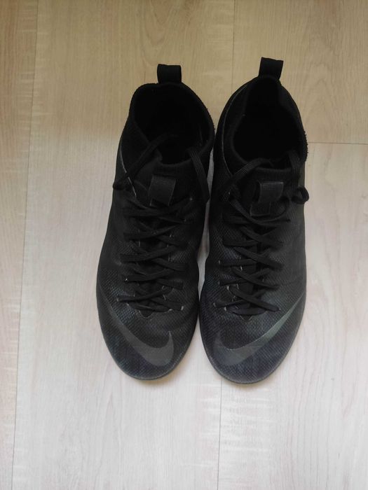 Футболни обувки с бутони 37 номер и стоножки 37.5 номер