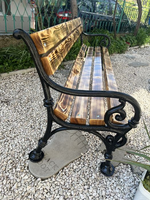 Градинска пейка .    ..