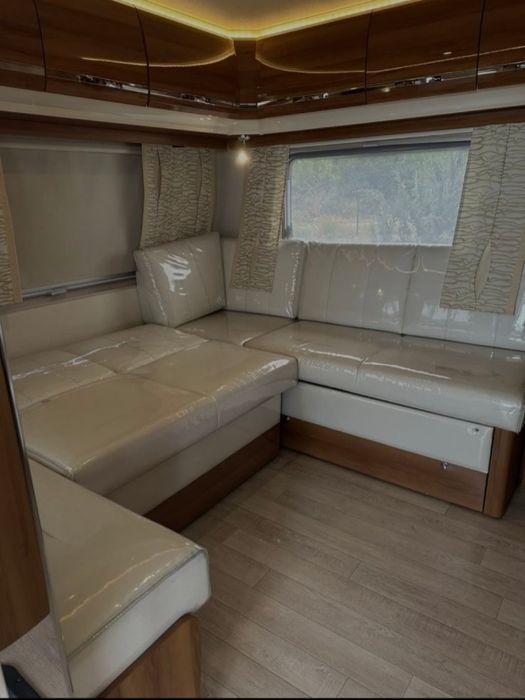 Продава се каравана с масивна дървена конструкция БЕЗ място