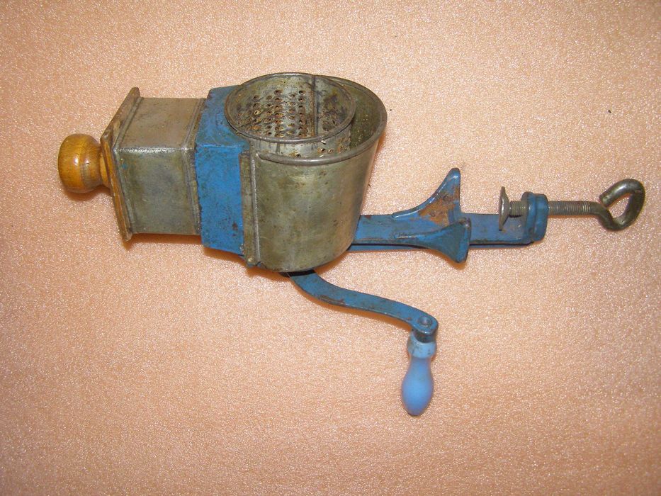 Masini de tocat carne si maruntit nuca