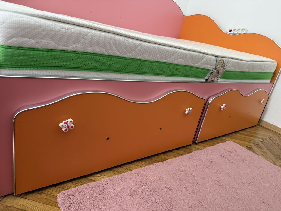 Pat cu saltea in stare excelenta