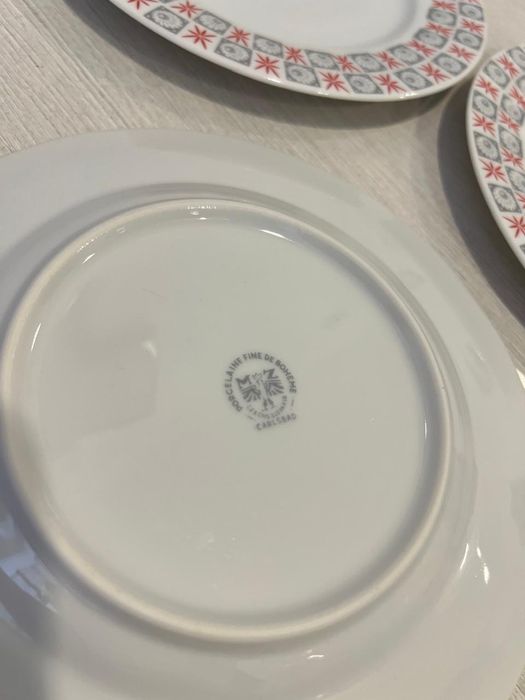 Продам набор тарелок