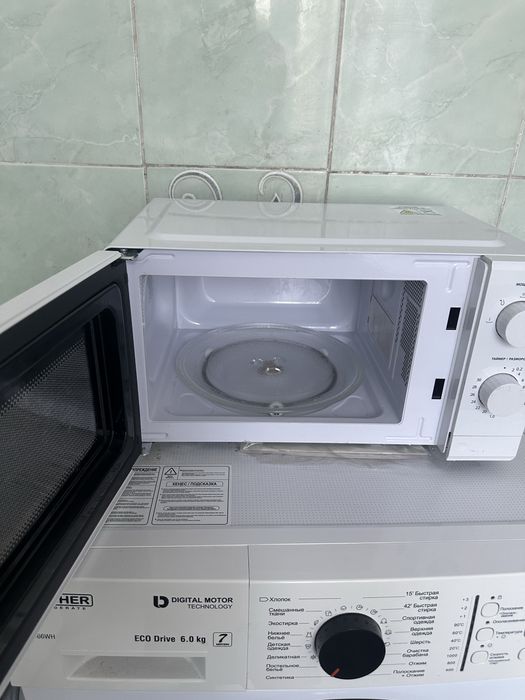 Микроволновка белая