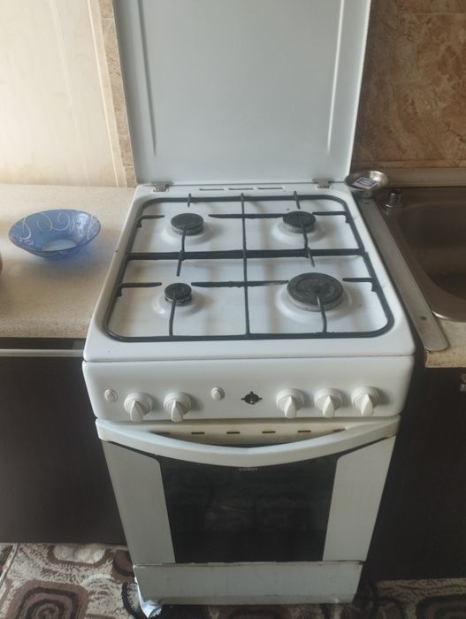 Gaz plita sotiladi