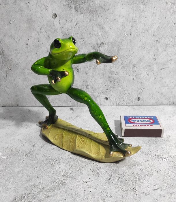 Фигурки лягушек коллекция