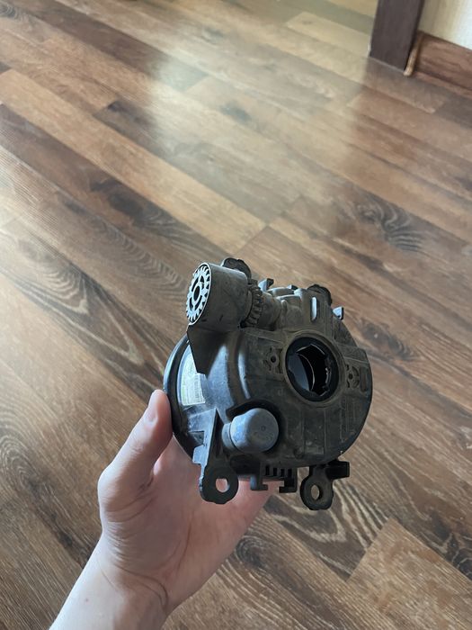 Продаю оригинал  пара противотуманки от Range Rover