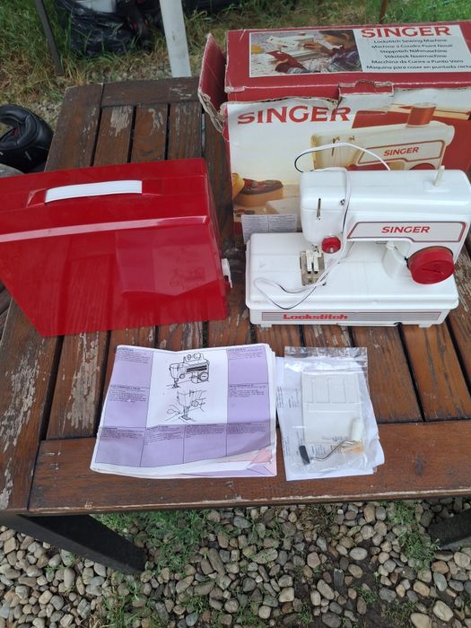 Mașină de cusut Singer mini Elveția
