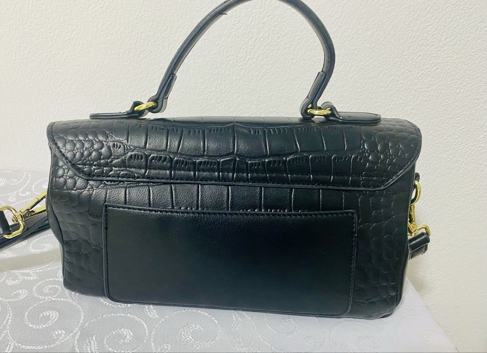 Женская сумка черного цвета