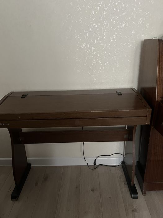 Продам синтезатор