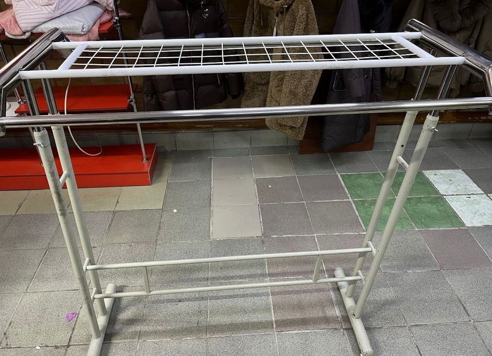 Напольная вешалка