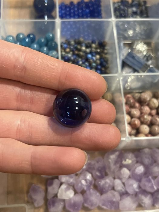 Кутия мъниста за бижута — естествени полускъпоценни камъни и други