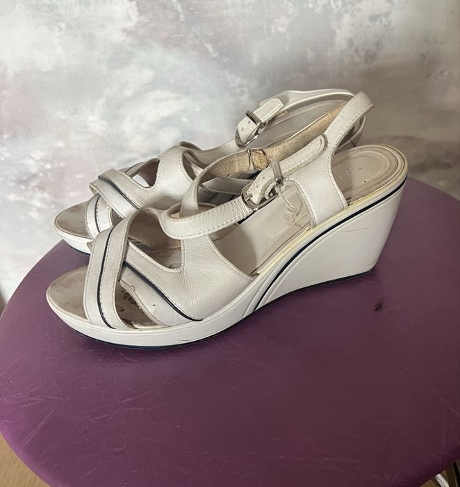 Продам босоножки