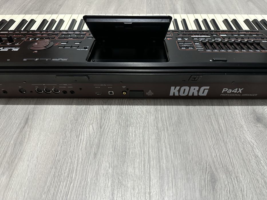 Vând Korg Pa4x 76 Impecabil