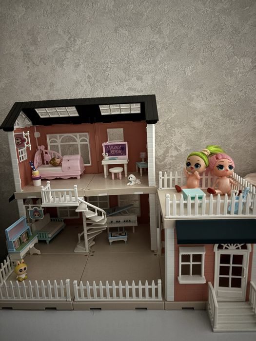 Продам кукольный домик детский