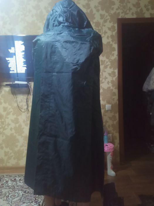 Дождевик новый  два разного цвета.