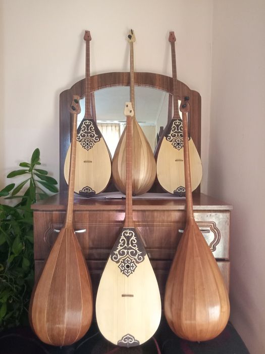 Домбыра сатамыз..