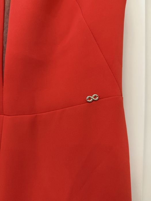 Красное вечернее платье