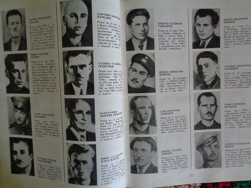 Звезди във вековете" - Книга-албум, представяща информация за загинали