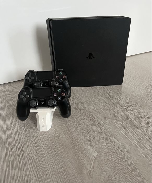 Playstation 4 + 2 controllere originale SONY  si accesorii