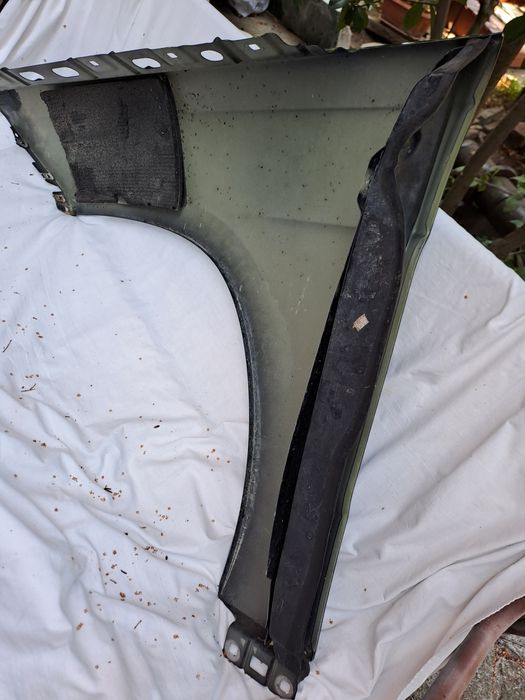 Продавам преден десен калник за мерцедес х166