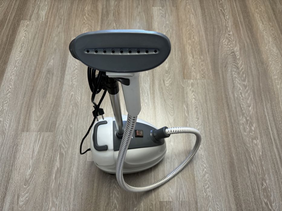 Продаётся паровой утюг AVA