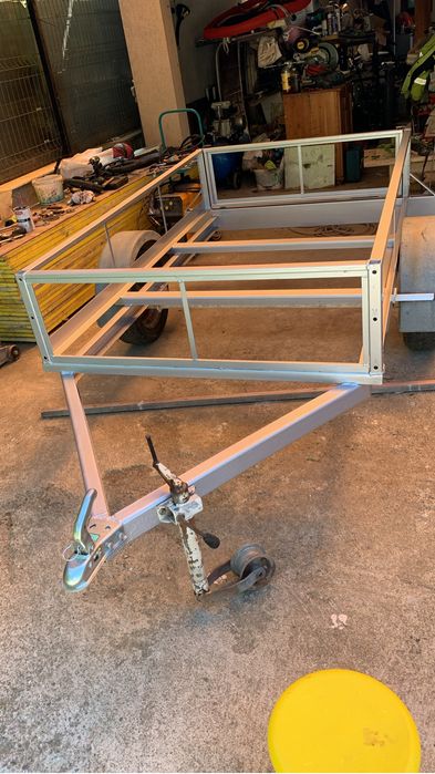 O remorca 750kg confectionata ne inscrisa se vinde pentru ferme sau di