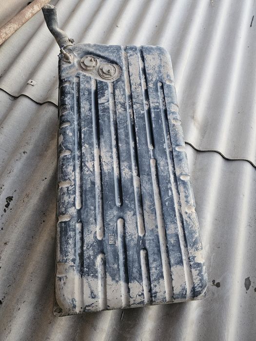 Бак бензин ва бошқа нарса солиш учун