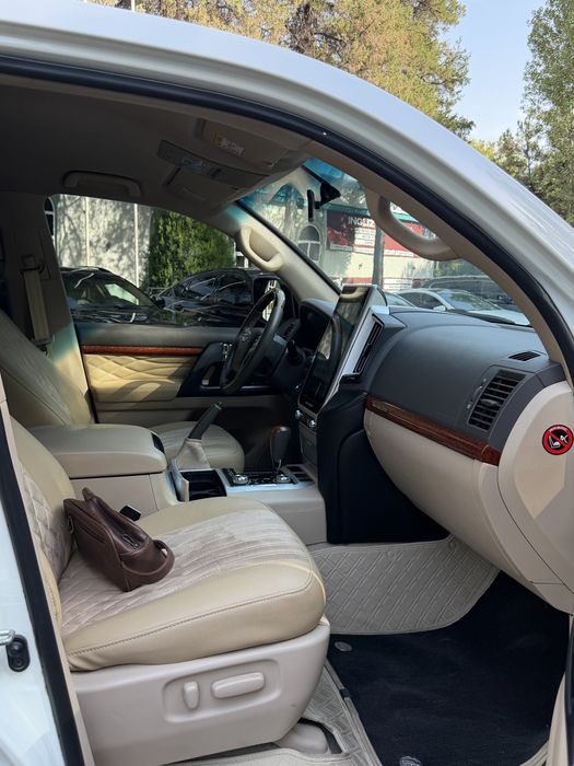 Toyota Land Cruiser 200 Restayling 2021 yil
