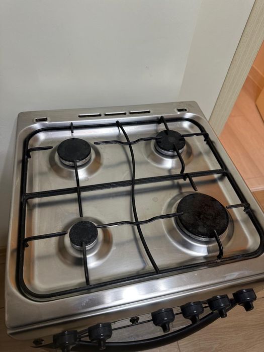 Продам газовую плиту