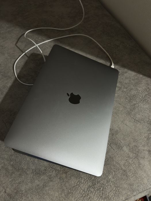 MacBook Air 13 M1 100%
