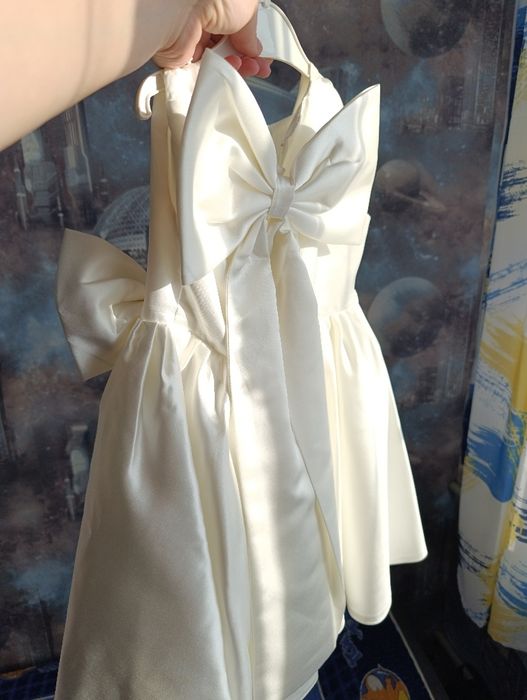 Платье белое атласное