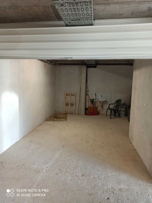 Гараж под наем /два гаража един до друг.