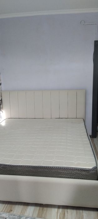 Продается кровать с матрасом