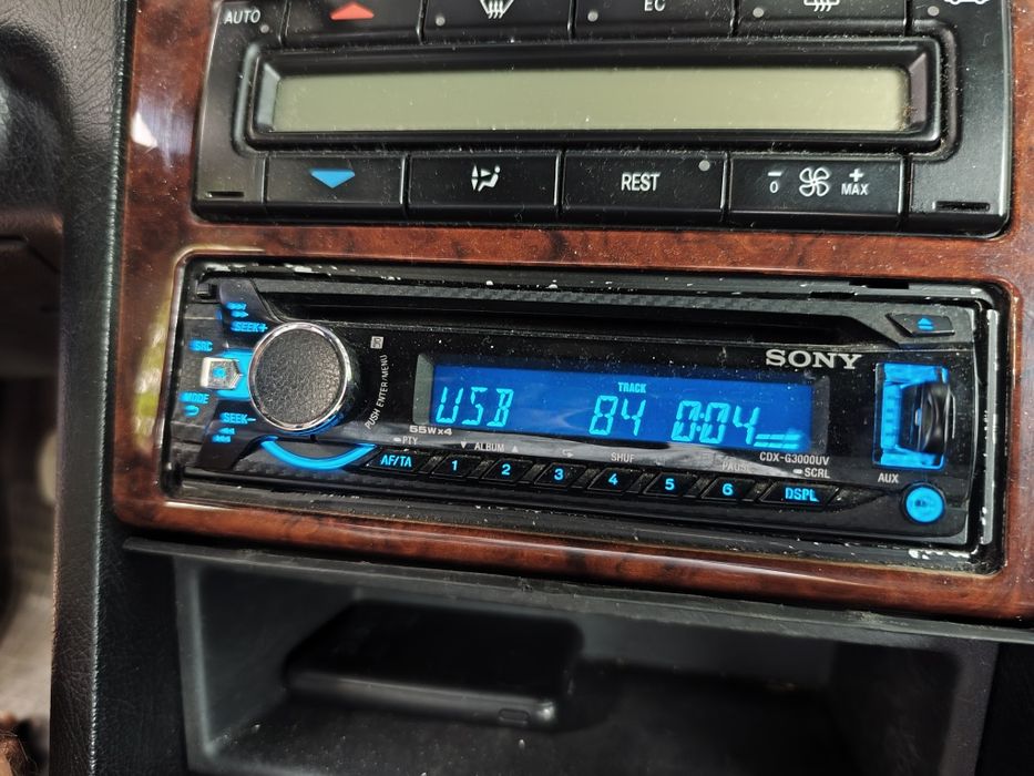Sony CDX-G3000UV/ mp3/USB/aux