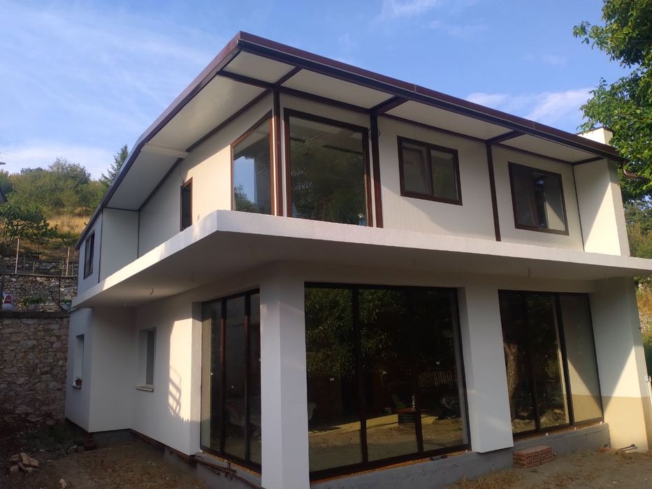 Продавам нова къща в с. Лясково !