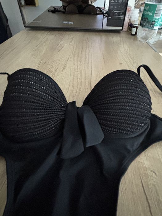 Costum de baie deosebit dintr o singura piesă