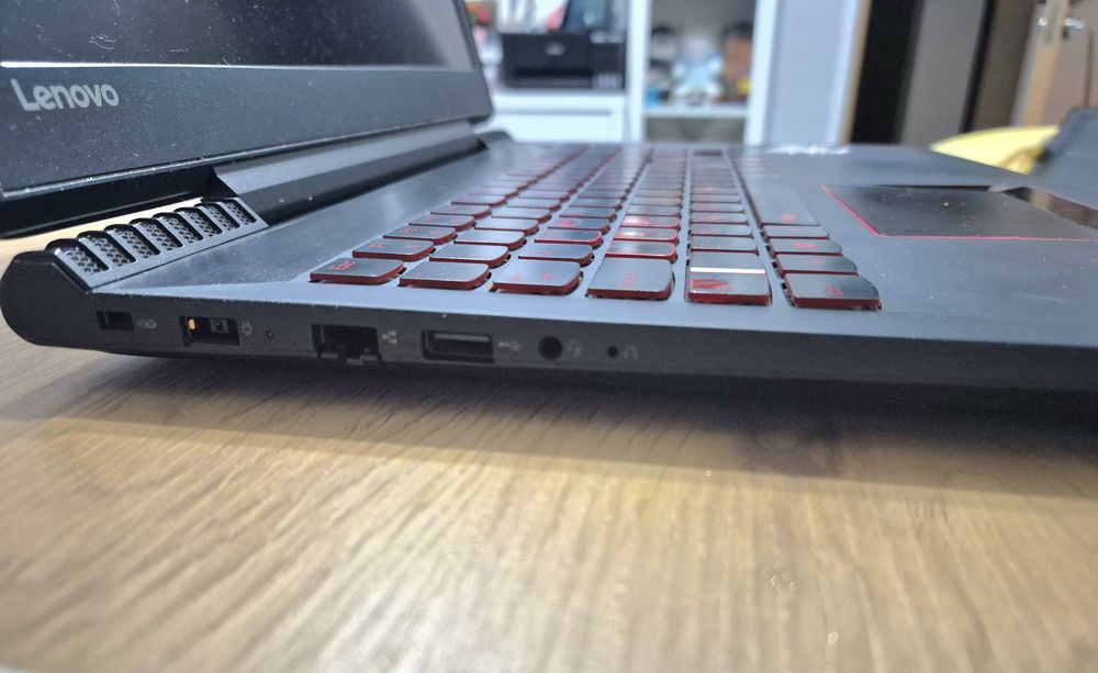 Laptop gaming Lenovo Y520-15IKBN -- diag. 15.6" / i7-7700HQ / 8sau16GB Ram / 256/512 GB / GTX 1050 4GB/ W11