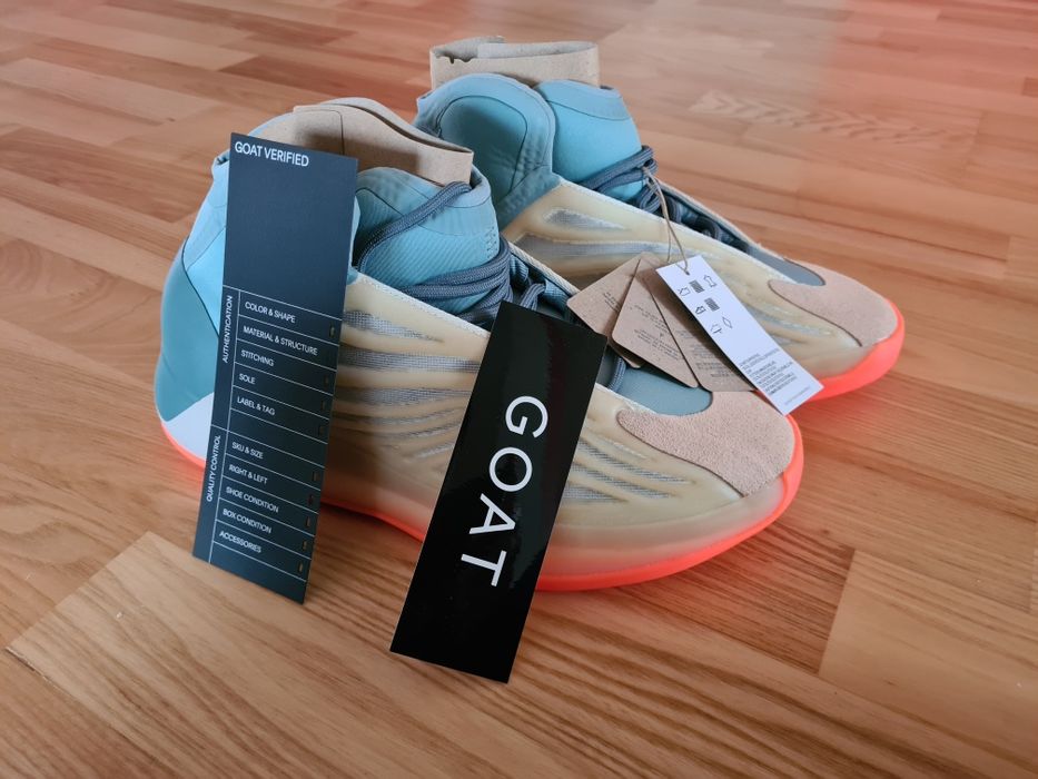 Vând Yeezy QNTM (QUANTUM)!