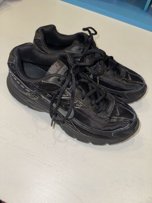 Маратонки Nike.