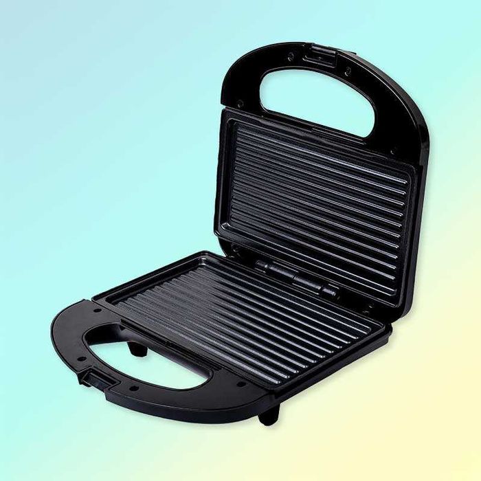 Затварящ се тостер за сандвичи 750 W грил плоча, незалепващо покритие