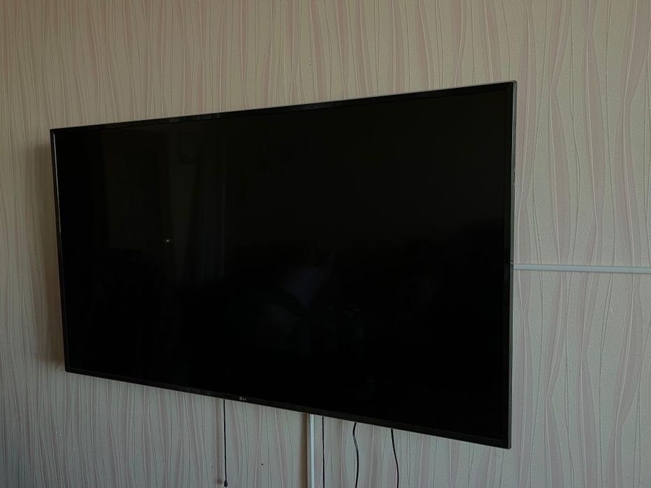 4К телевизор LG 140см Срочно Торг