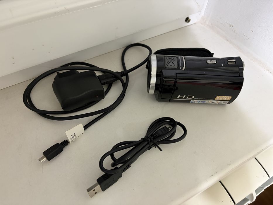 Продается видеокамера HandyCam Sony HD defention