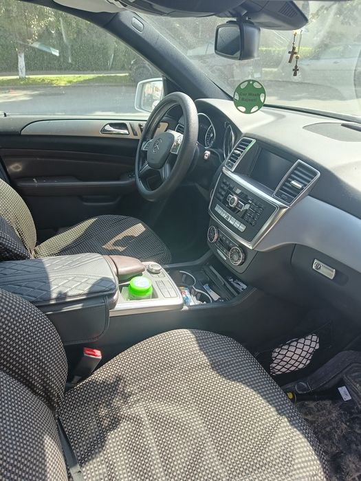 Vând Mercedes ML